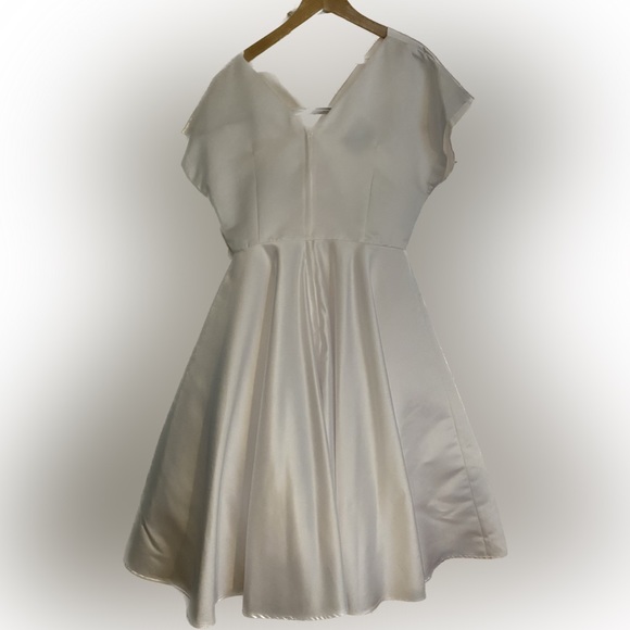 *NEW* Vivien of Holloway wedding dress & Hell Bunny petticoat - Picture 2 of 16